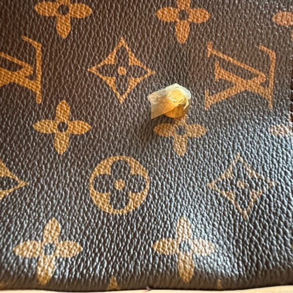 (Faux) Louis Vuitton Beige and Dark Brown Monogram Travel Bag - Picture 9 of 10